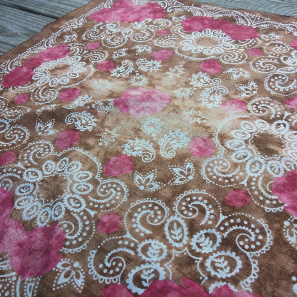 CLOSEOUT SALE! Distressed Rusted Roses Bandana - Picture 3 of 8
